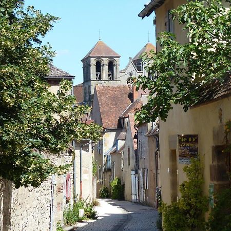 Apartmán L'Atelier Du Chapeau Rouge Souvigny Exteriér fotografie
