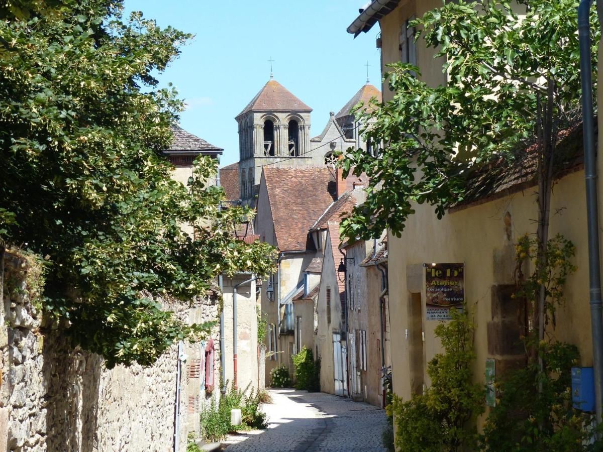 Apartmán L'Atelier Du Chapeau Rouge Souvigny Exteriér fotografie