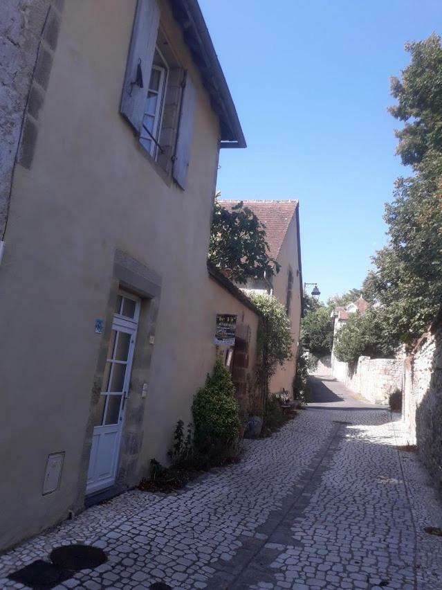 Apartmán L'Atelier Du Chapeau Rouge Souvigny Exteriér fotografie