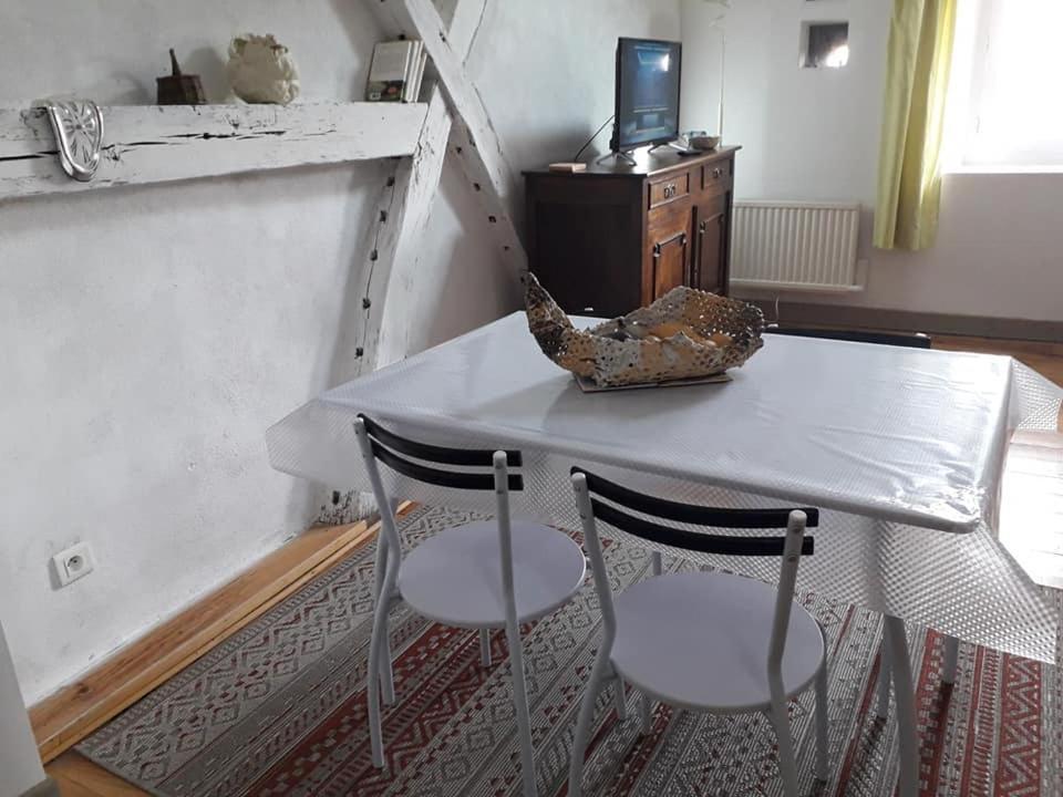 Apartmán L'Atelier Du Chapeau Rouge Souvigny Exteriér fotografie