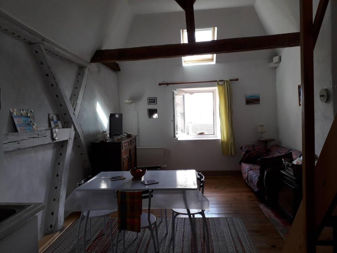 Apartmán L'Atelier Du Chapeau Rouge Souvigny Exteriér fotografie