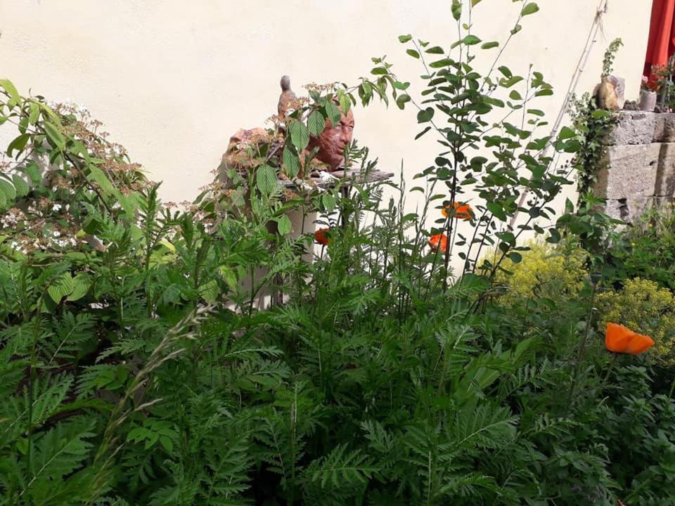 Apartmán L'Atelier Du Chapeau Rouge Souvigny Exteriér fotografie